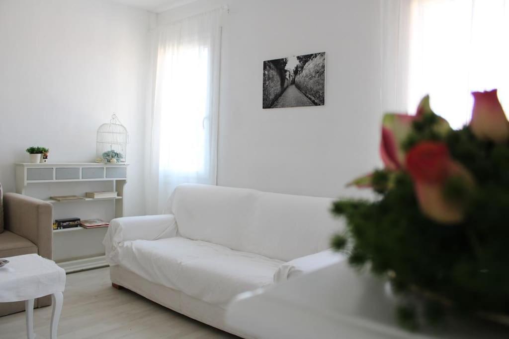 Apartment With Terrace In Chioggia'S Main Square Exterior photo