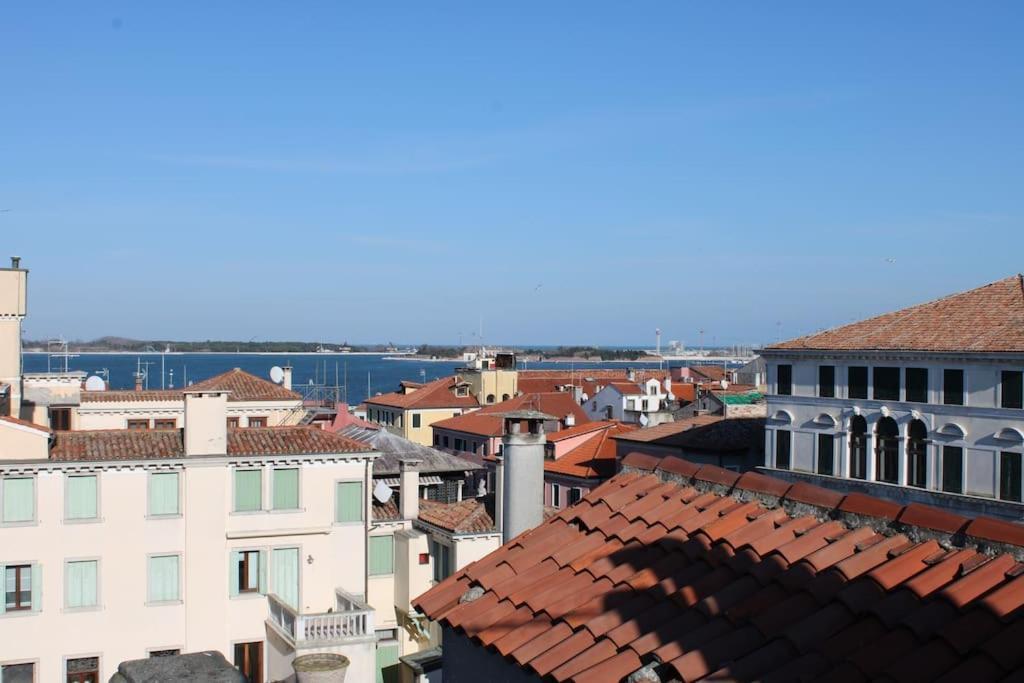 Apartment With Terrace In Chioggia'S Main Square Exterior photo